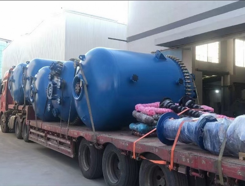 5台套搪瓷反应釜出货 - 副本