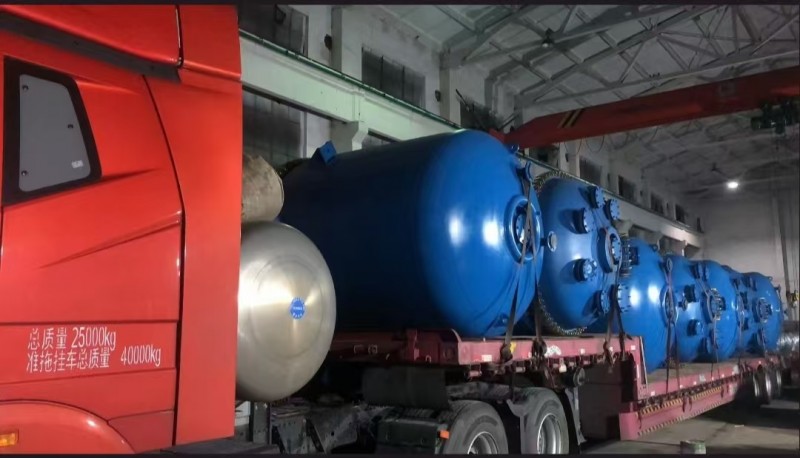 搪玻璃反应釜装车出货 - 副本